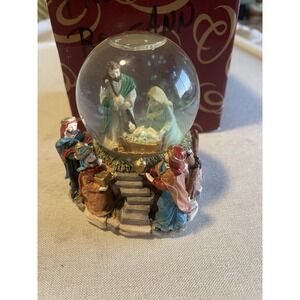 San Francisco Music Box Company Mini Nativity Set Waterglobe Snow Globe Musical